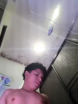 Snapshot of Magno_03 chatting on October 29, 10:17 am Magno 03 online show from October 29, 10:17 am