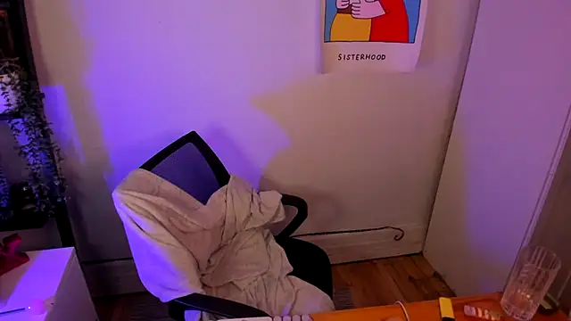 Rosiee69  online show from April 3, 4:16 pm