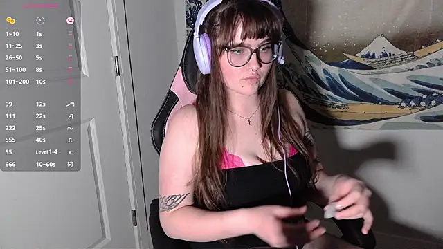 Snickerdoodles69 online show from February 18, 2:49 am