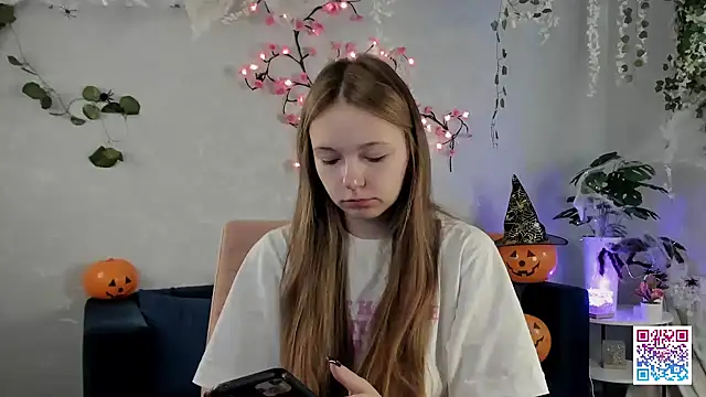 Snapshot of boozekirs_ chatting on October 31, 1:50 am boozekirs online show from October 31, 1:50 am