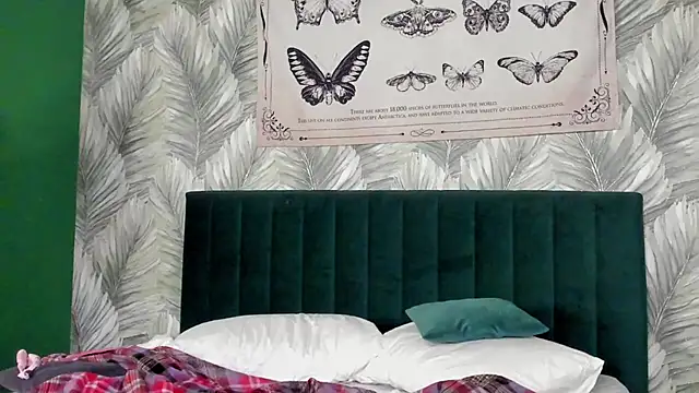 Snapshot of boozekirs_ chatting on November 15, 2:09 am boozekirs online show from November 15, 2:09 am