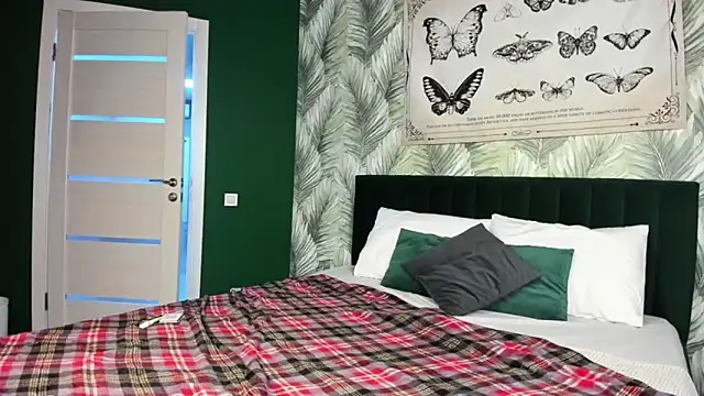 Snapshot of boozekirs_ chatting on November 24, 3:17 am boozekirs online show from November 24, 3:17 am