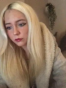 Snapshot of Blondie_Sofia_Essexbabe chatting on October 21, 9:48 pm Blondie Sofia Essexbabe online show from October 21, 9:48 pm