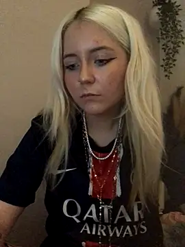 Snapshot of Blondie_Sofia_Essexbabe chatting on October 22, 7:35 pm Blondie Sofia Essexbabe online show from October 22, 7:35 pm