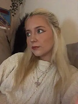 Snapshot of Blondie_Sofia_Essexbabe chatting on October 24, 11:12 pm Blondie Sofia Essexbabe online show from October 24, 11:12 pm