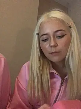 Snapshot of Blondie_Sofia_Essexbabe chatting on November 4, 12:21 am Blondie Sofia Essexbabe online show from November 4, 12:21 am