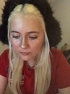 Snapshot of Blondie_Sofia_Essexbabe chatting on November 10, 9:58 pm Blondie Sofia Essexbabe online show from November 10, 9:58 pm