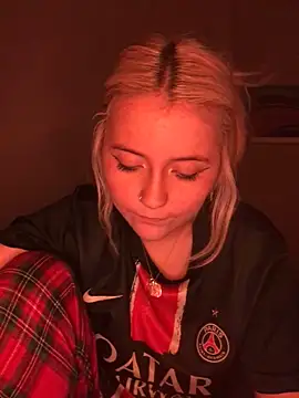 Snapshot of Blondie_Sofia_Essexbabe chatting on November 30, 9:19 pm Blondie Sofia Essexbabe online show from November 30, 9:19 pm