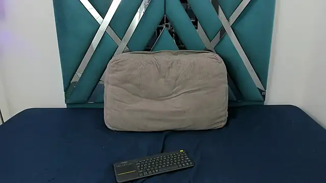 Snapshot of Emily-Carter chatting on September 18, 8:33 pm Emily-Carter online show from September 18, 8:33 pm