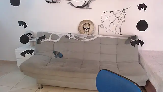 emily-777 online show from October 31, 10:27 am