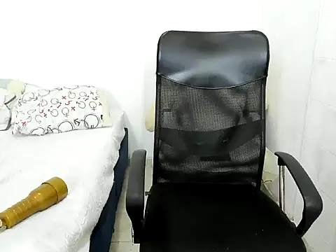 seigfried0 online show from March 2, 10:38 pm