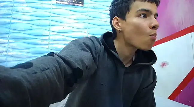 seigfried0 online show from March 17, 7:58 pm