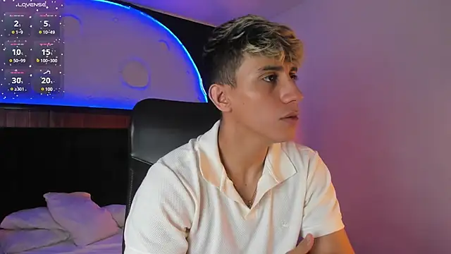 Snapshot of Allex_Cano chatting on February 28, 12:31 pm Allex Cano online show from February 28, 12:31 pm