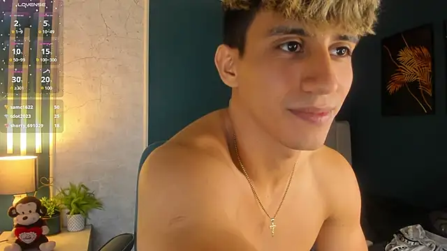 Snapshot of Allex_Cano chatting on March 11, 6:32 am Allex Cano online show from March 11, 6:32 am
