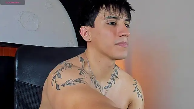 Snapshot of Allex_Cano chatting on October 19, 11:16 pm Allex Cano online show from October 19, 11:16 pm