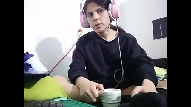 Snapshot of Baby_VI_fem chatting on March 2, 6:27 am Baby VI fem online show from March 2, 6:27 am