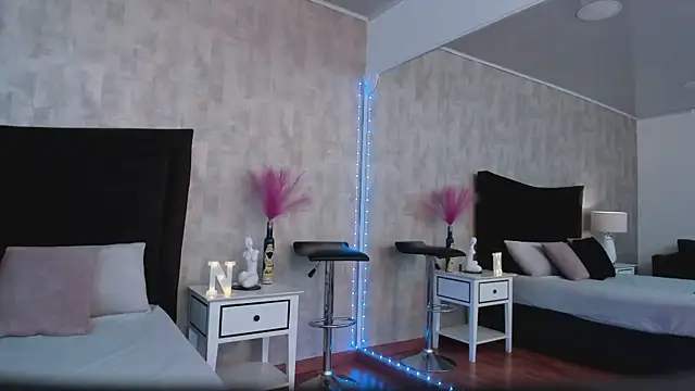 NahomyCarther online show from April 17, 9:51 pm