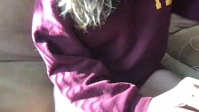 ashleighpink online show from April 4, 1:19 pm