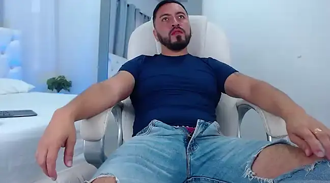 Snapshot of sebastian_colle chatting on February 18, 1:44 pm sebastian colle online show from February 18, 1:44 pm