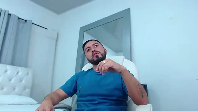 Snapshot of sebastian_colle chatting on February 19, 12:11 pm sebastian colle online show from February 19, 12:11 pm