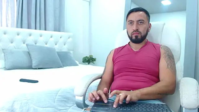 Snapshot of sebastian_colle chatting on February 25, 6:20 pm sebastian colle online show from February 25, 6:20 pm