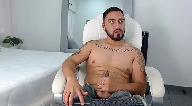 Snapshot of sebastian_colle chatting on February 28, 3:15 pm sebastian colle online show from February 28, 3:15 pm