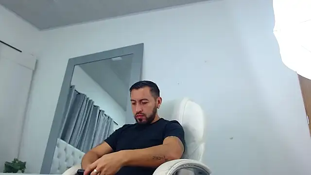 Snapshot of sebastian_colle chatting on March 3, 12:16 pm sebastian colle online show from March 3, 12:16 pm