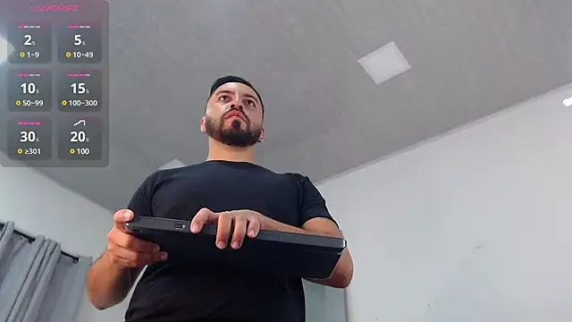 Snapshot of sebastian_colle chatting on March 20, 12:11 pm sebastian colle online show from March 20, 12:11 pm