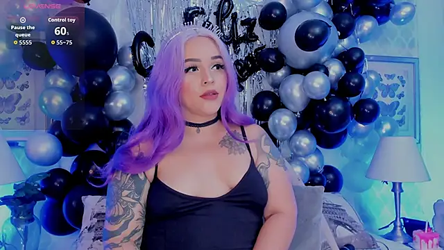 Carlaguzman  online show from October 18, 3:46 pm