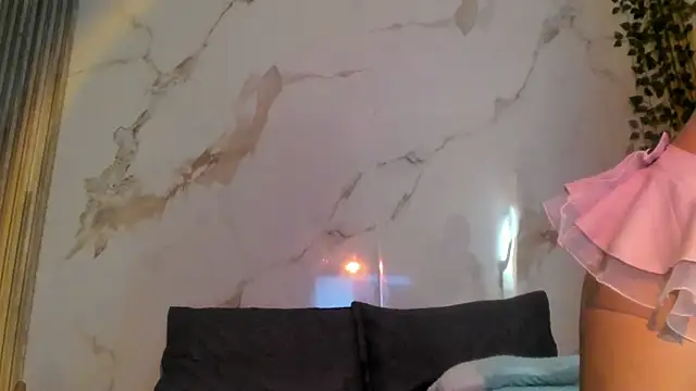 Little Lau1 online show from October 2, 8:05 pm