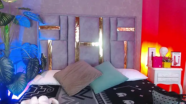 Tyla Ks online show from December 2, 8:48 pm