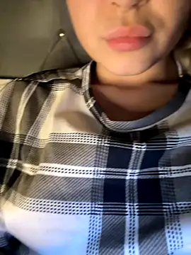 Snapshot of laraaaaaa chatting on December 4, 3:27 am laraaaaaa online show from December 4, 3:27 am