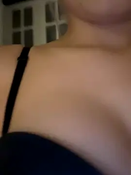 Snapshot of laraaaaaa chatting on December 4, 5:54 pm laraaaaaa online show from December 4, 5:54 pm