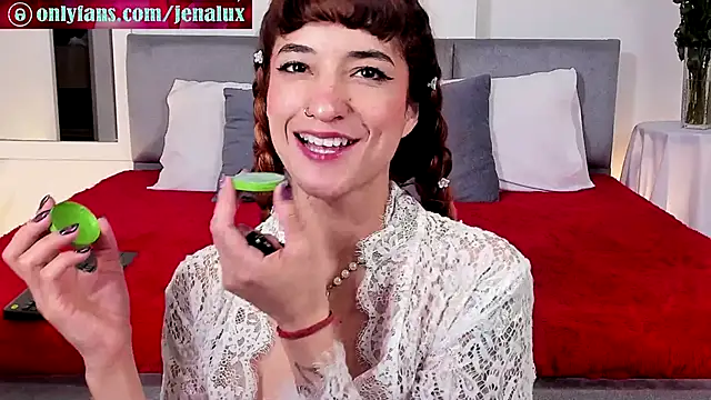 Snapshot of jennalux_ chatting on November 22, 1:15 am jennalux online show from November 22, 1:15 am