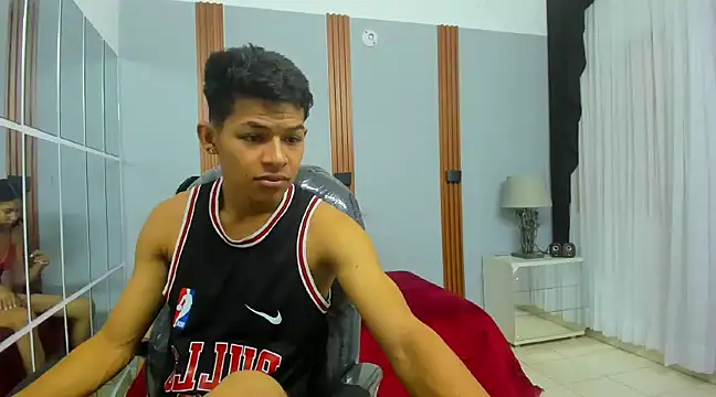 leslieanddrako online show from February 27, 10:31 pm