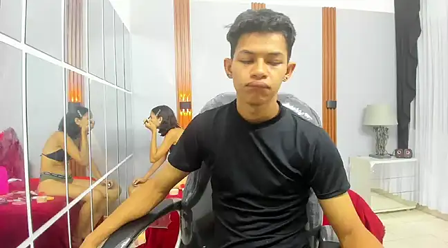 leslieanddrako online show from February 28, 10:50 pm