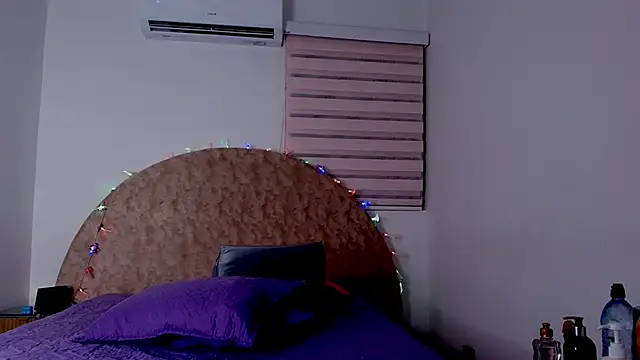 Snapshot of abigail_fx chatting on December 4, 3:05 am abigail fx online show from December 4, 3:05 am