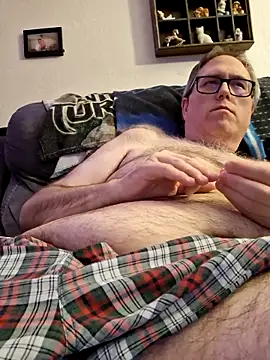 Snapshot of Smallone327 chatting on February 22, 5:02 am Smallone327 online show from February 22, 5:02 am