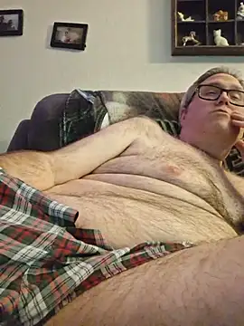 Snapshot of Smallone327 chatting on November 23, 5:07 am Smallone327 online show from November 23, 5:07 am