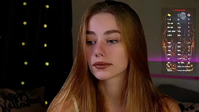 Snapshot of EmilaMills chatting on October 28, 12:47 am EmilaMills online show from October 28, 12:47 am