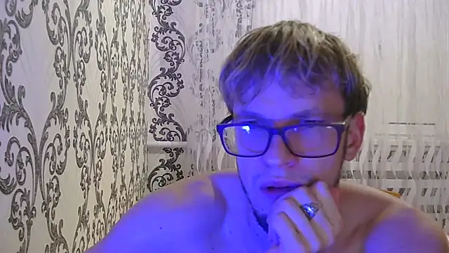 Snapshot of frama666 chatting on October 8, 8:06 pm frama666 online show from October 8, 8:06 pm