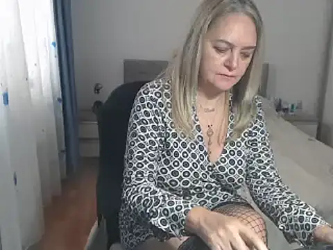 MatureDiana online show from February 18, 7:10 am