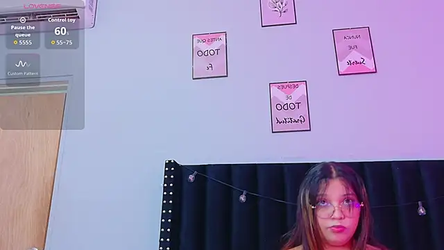 Snapshot of innocenthazel chatting on October 19, 12:06 pm innocenthazel online show from October 19, 12:06 pm