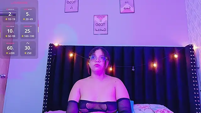 Snapshot of innocenthazel chatting on November 2, 12:18 pm innocenthazel online show from November 2, 12:18 pm