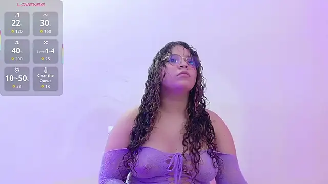 Snapshot of innocenthazel chatting on November 19, 1:00 pm innocenthazel online show from November 19, 1:00 pm