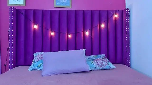 innocenthazel online show from April 14, 2:50 am