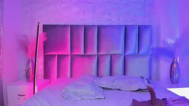 Selene bennet online show from April 11, 7:45 am