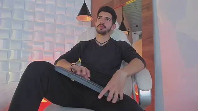 AlejandroStormm online show from October 20, 9:04 pm