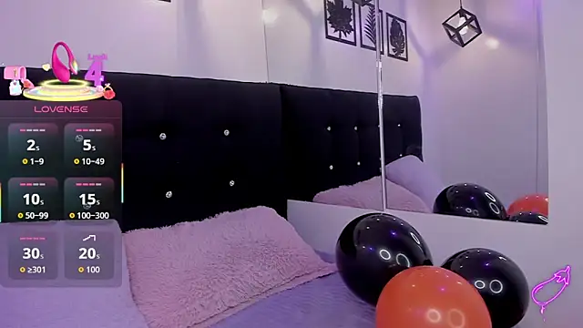 Snapshot of Anniie__Evans chatting on October 22, 4:24 am Anniie Evans online show from October 22, 4:24 am