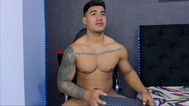 luigi hot  online show from March 16, 7:06 pm